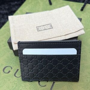 Gucci Microguccissima
Black Leather Card Case
